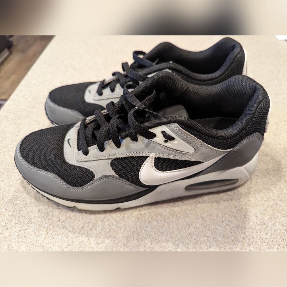 Nike men's Air max correlate